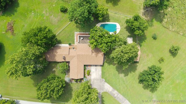 1561 E Country Club Drive, Vinita, OK 74301