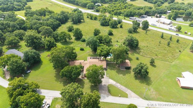 1561 E Country Club Drive, Vinita, OK 74301