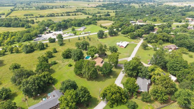 1561 E Country Club Drive, Vinita, OK 74301