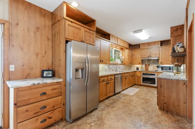 1561 E Country Club Drive, Vinita, OK 74301