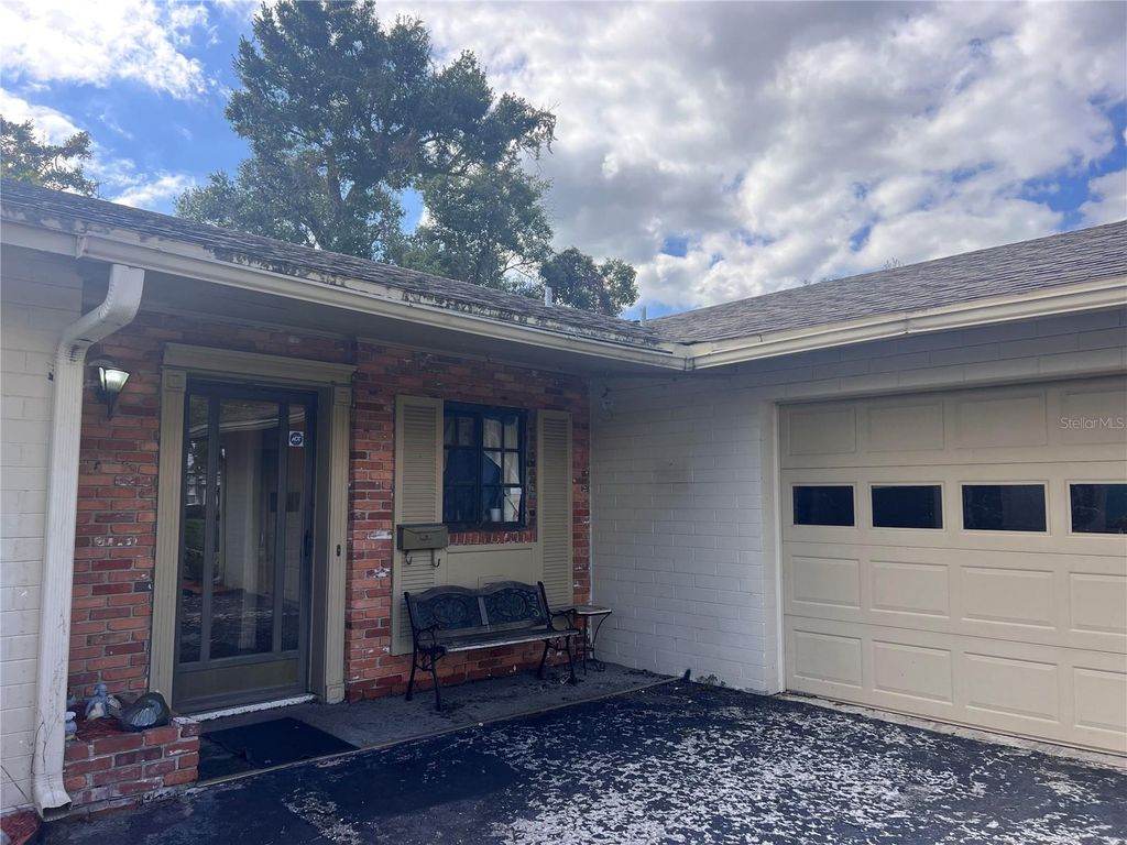 Image 2 of property listing at 3202 TRADEWINDS TRAIL, Orlando, FL 32805