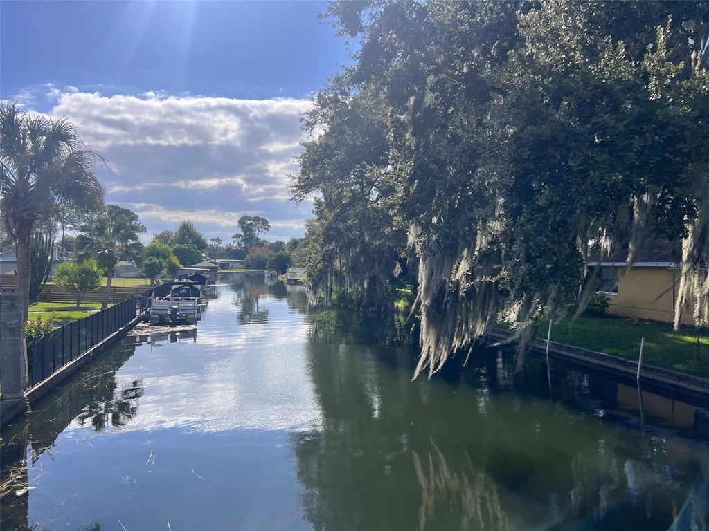 Image 8 of property listing at 3202 TRADEWINDS TRAIL, Orlando, FL 32805