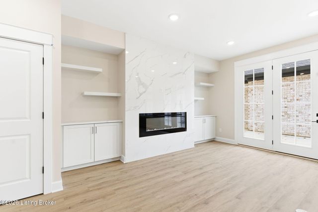 2902 Megan Thompson Way, Louisville, KY 40220