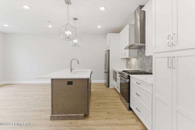 2902 Megan Thompson Way, Louisville, KY 40220