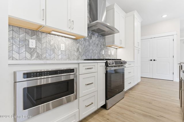 2902 Megan Thompson Way, Louisville, KY 40220