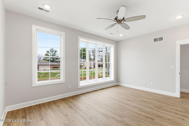 2902 Megan Thompson Way, Louisville, KY 40220