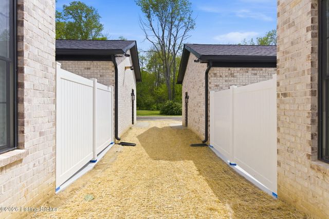 2902 Megan Thompson Way, Louisville, KY 40220