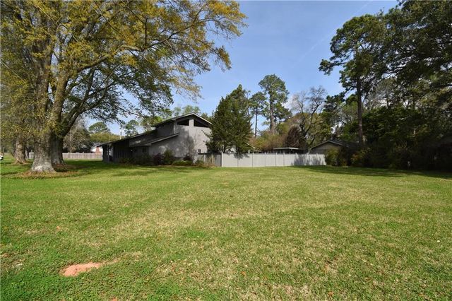 1805 HORSESHOE Drive, Alexandria, LA 71301