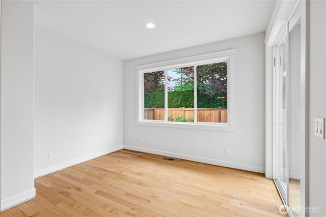 17280 NE 120th Way, Redmond, WA 98052