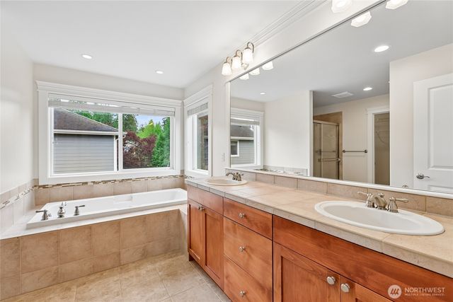 17280 NE 120th Way, Redmond, WA 98052