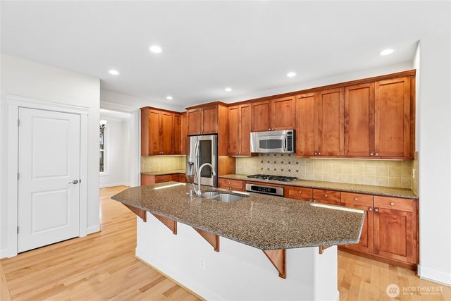 17280 NE 120th Way, Redmond, WA 98052