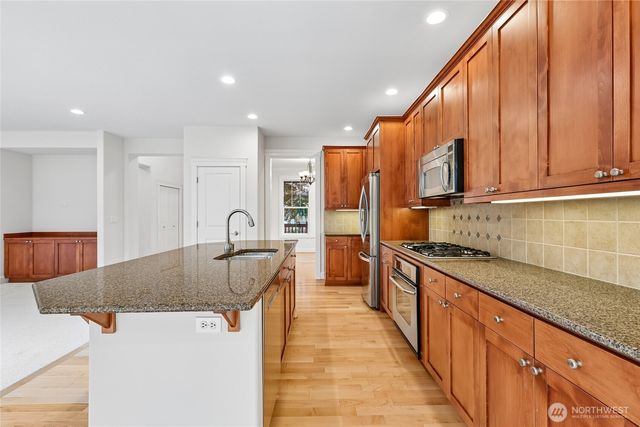 17280 NE 120th Way, Redmond, WA 98052