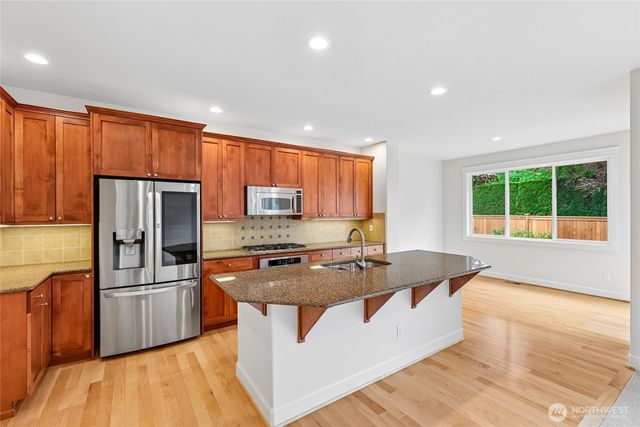 17280 NE 120th Way, Redmond, WA 98052
