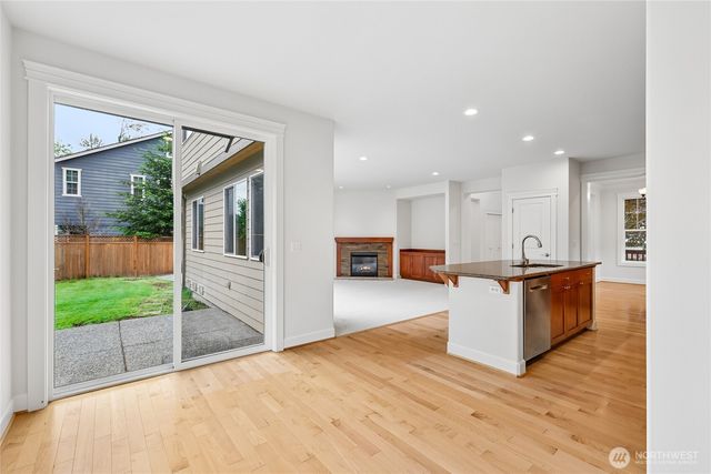 17280 NE 120th Way, Redmond, WA 98052