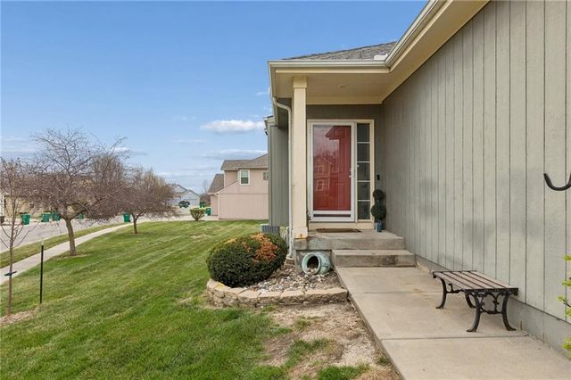 13735 Grove Avenue, Bonner Springs, KS 66012