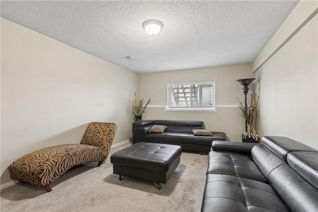 13735 Grove Avenue, Bonner Springs, KS 66012