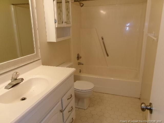 429 Oakgrove Drive, Fayetteville, NC 28314