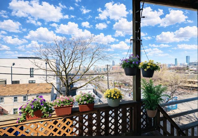 944 W 18TH Street, Chicago, IL 60608