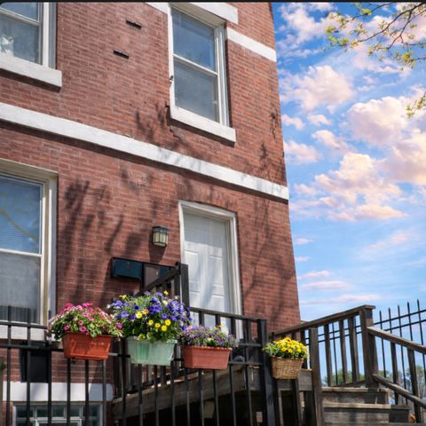 944 W 18TH Street, Chicago, IL 60608