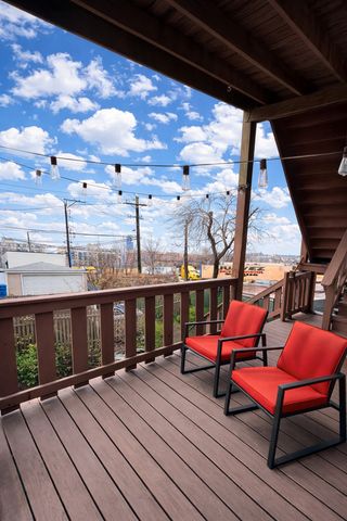 944 W 18TH Street, Chicago, IL 60608