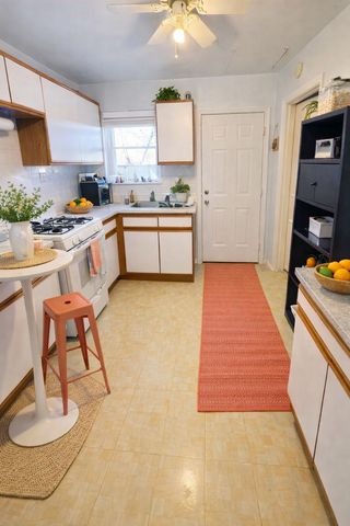 944 W 18TH Street, Chicago, IL 60608