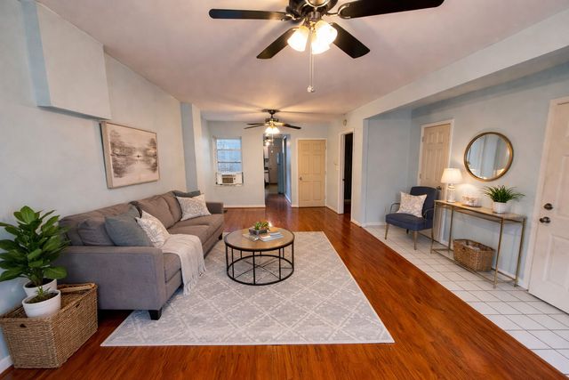 944 W 18TH Street, Chicago, IL 60608