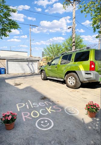 944 W 18TH Street, Chicago, IL 60608