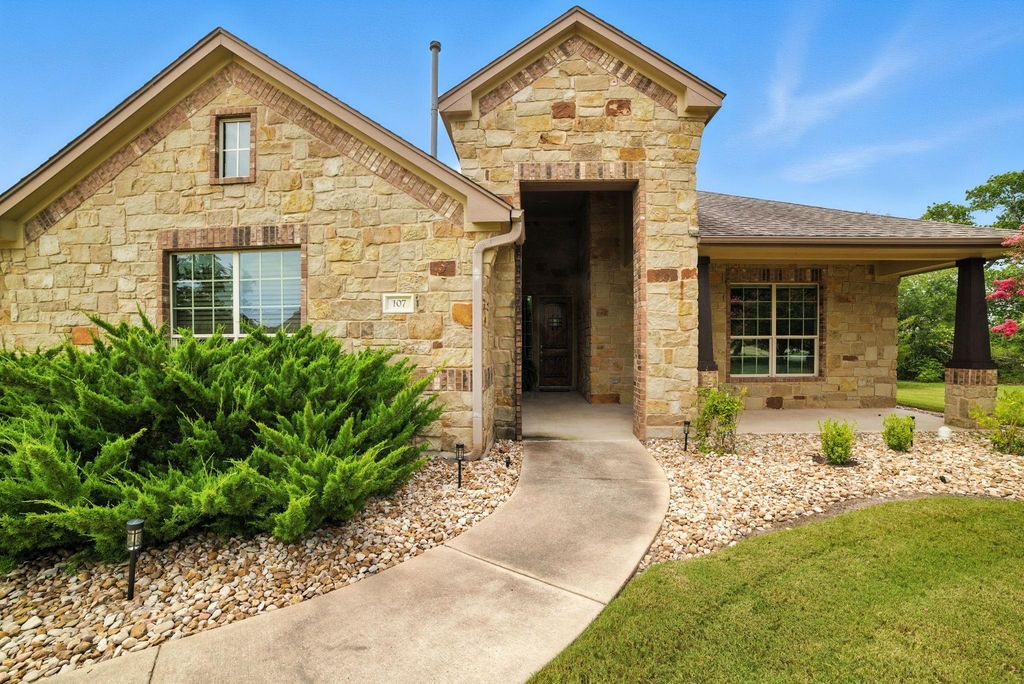 107 Tylee CIR, Bastrop, TX 78602