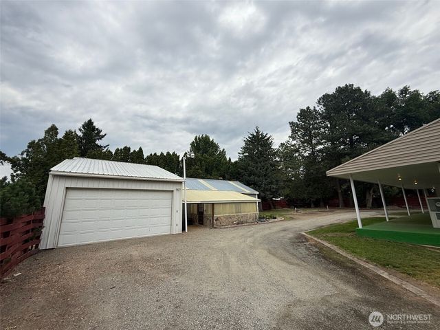 1479 Old Hwy 97, Malott, WA 98829