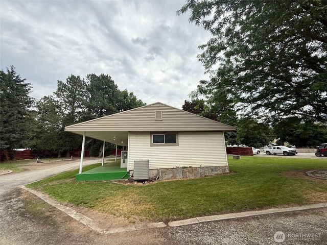 1479 Old Hwy 97, Malott, WA 98829