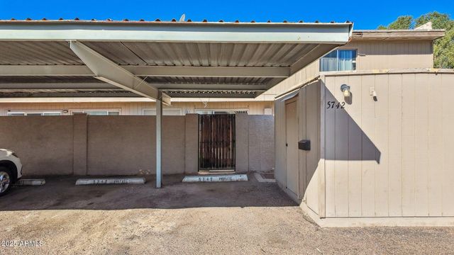 5742 N 43RD Drive, Glendale, AZ 85301