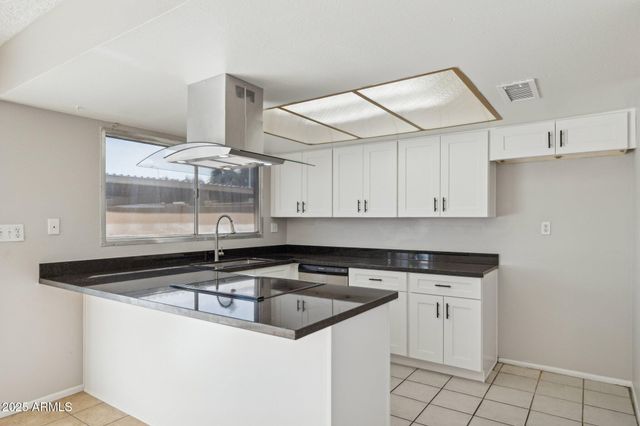 5742 N 43RD Drive, Glendale, AZ 85301