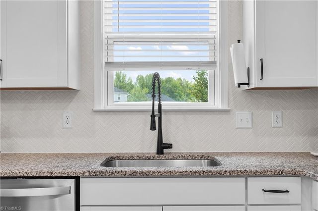 575 Kayak Court, Mebane, NC 27302