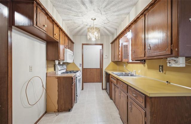 1009 Hampton Drive, Del City, OK 73115