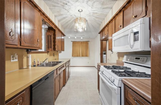 1009 Hampton Drive, Del City, OK 73115