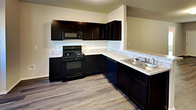 408 Fox Burrow Lane, Newcastle, OK 73065