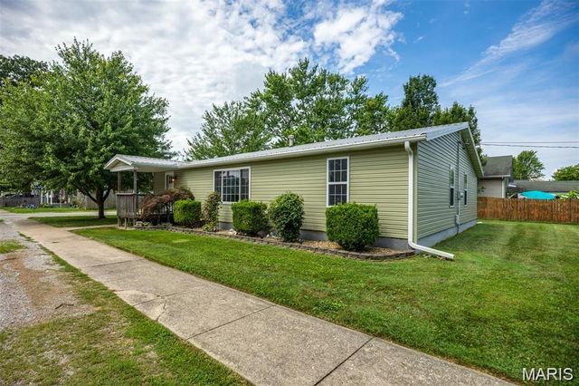 211 S Lake Street, Mount Olive, IL 62069