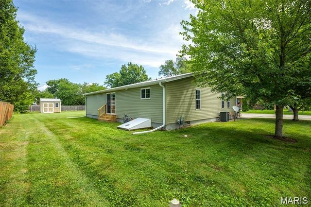 211 S Lake Street, Mount Olive, IL 62069