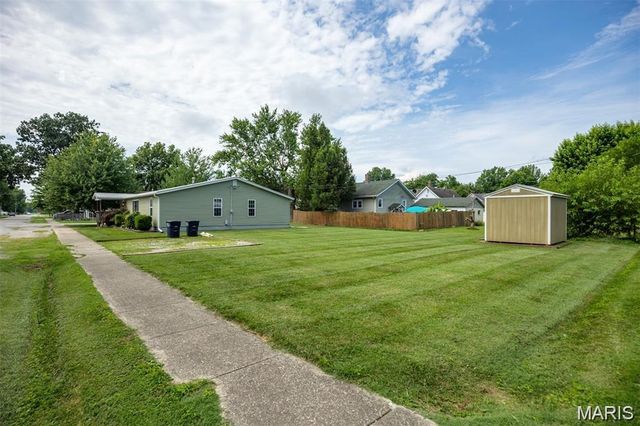 211 S Lake Street, Mount Olive, IL 62069