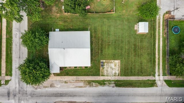 211 S Lake Street, Mount Olive, IL 62069