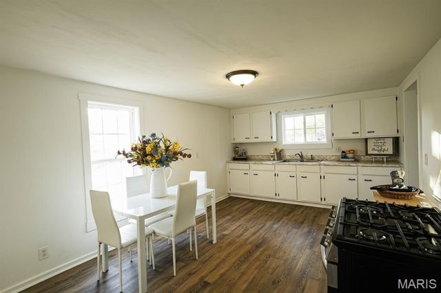 211 S Lake Street, Mount Olive, IL 62069