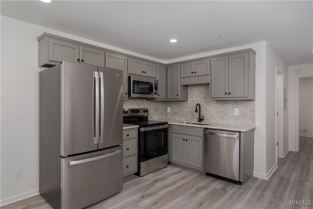 1212 12th 8, Tuscaloosa, AL 35401