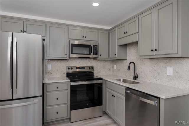 1212 12th 8, Tuscaloosa, AL 35401