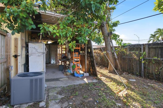621 SE 4th Street, Hialeah, FL 33010