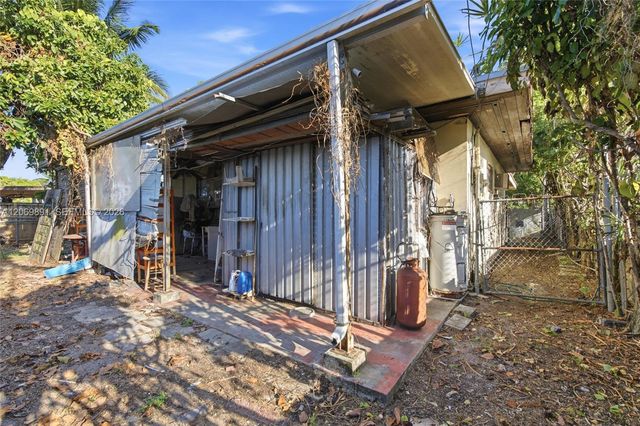 621 SE 4th Street, Hialeah, FL 33010