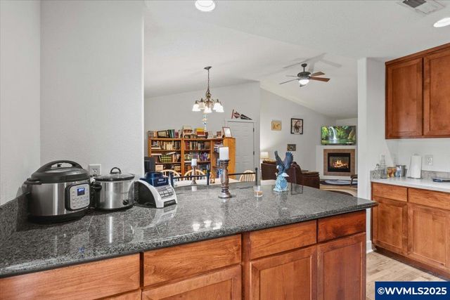 42 Weldwood Dr, Lebanon, OR 97355
