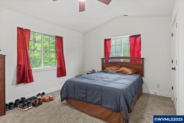 42 Weldwood Dr, Lebanon, OR 97355
