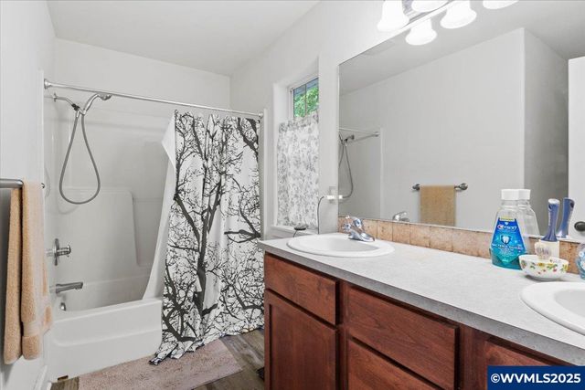 42 Weldwood Dr, Lebanon, OR 97355