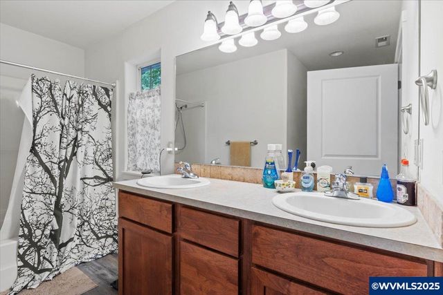 42 Weldwood Dr, Lebanon, OR 97355