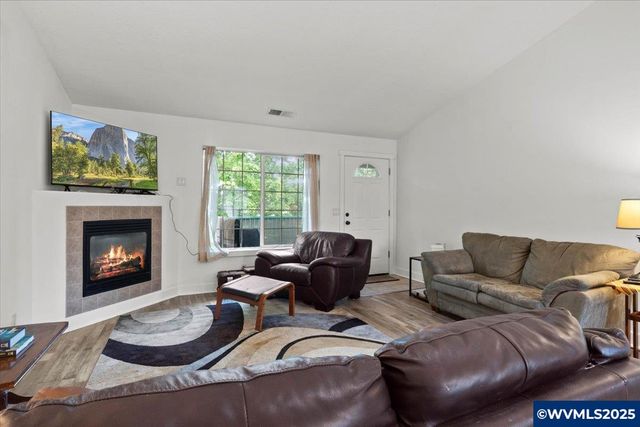42 Weldwood Dr, Lebanon, OR 97355